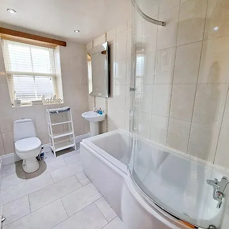 Cosy 17th Century Traditional *